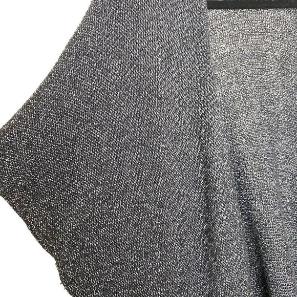 Aritzia Community Iconic Cape - Picture 5 of 9